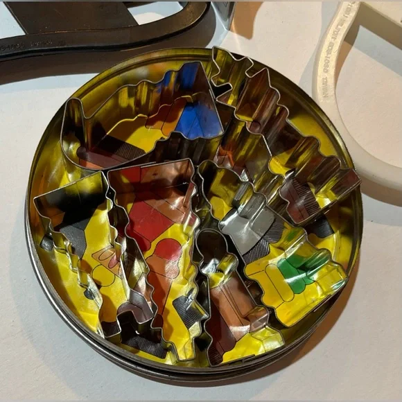 Vintage Cookie Cutter Set - Picture 4 of 5